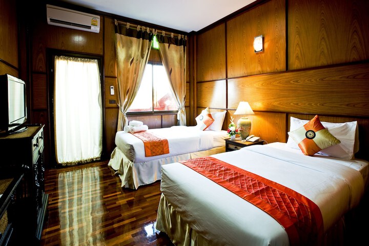 Room 5 of 32