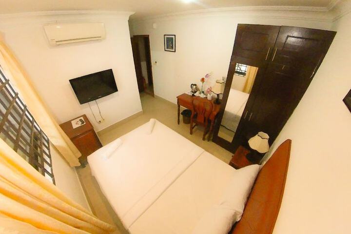Room 9 of 21