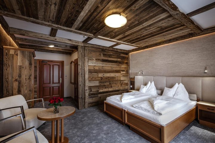 Room 10 of 74