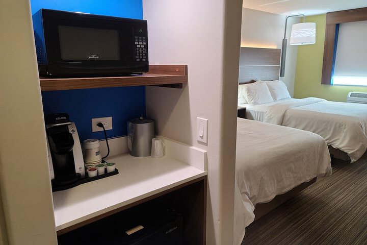 Room 14 of 32