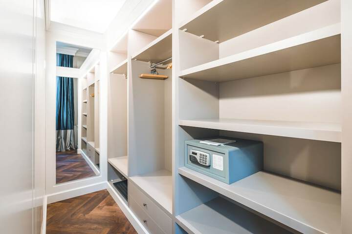 Room 35 of 120