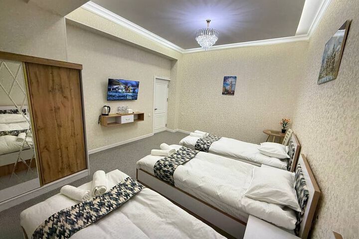Room 17 of 33