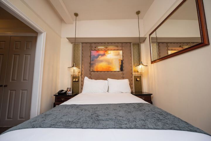 Room 22 of 48
