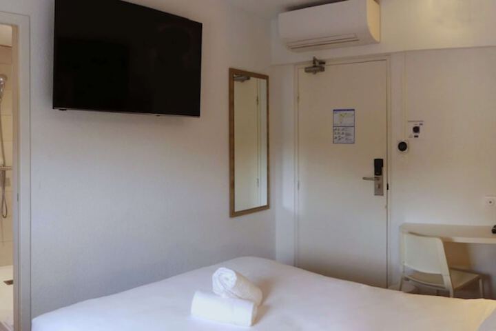 Room 7 of 30