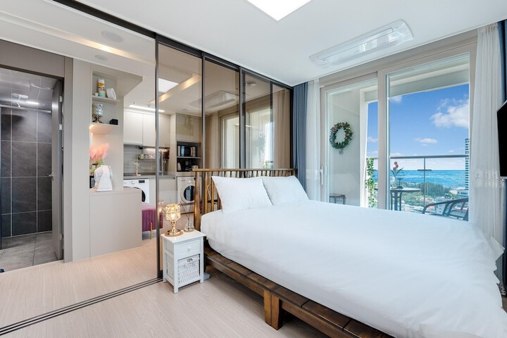Room 202 of 640