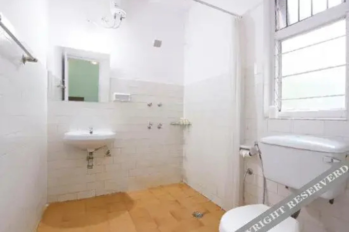 Room 7 of 11