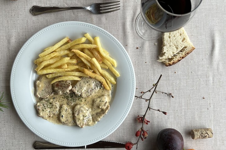Dining 52 of 77
