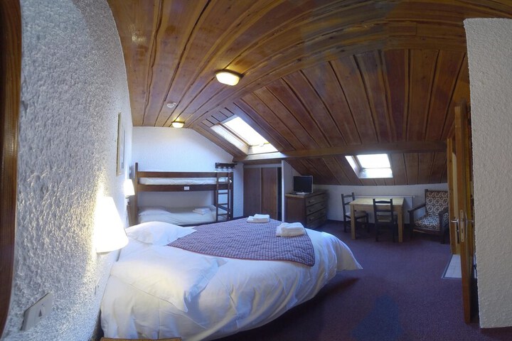Room 16 of 60