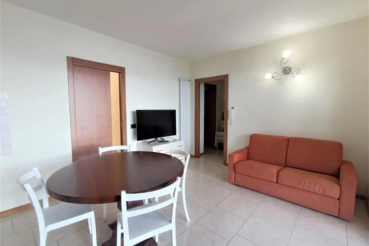 Room 5 of 12