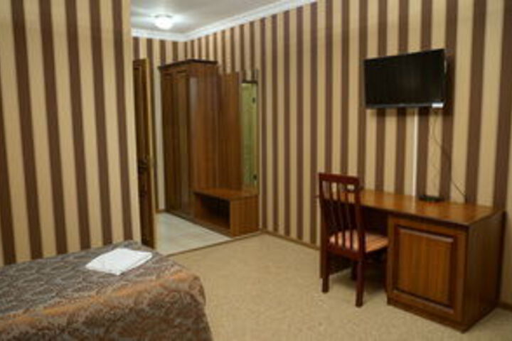 Room 17 of 33