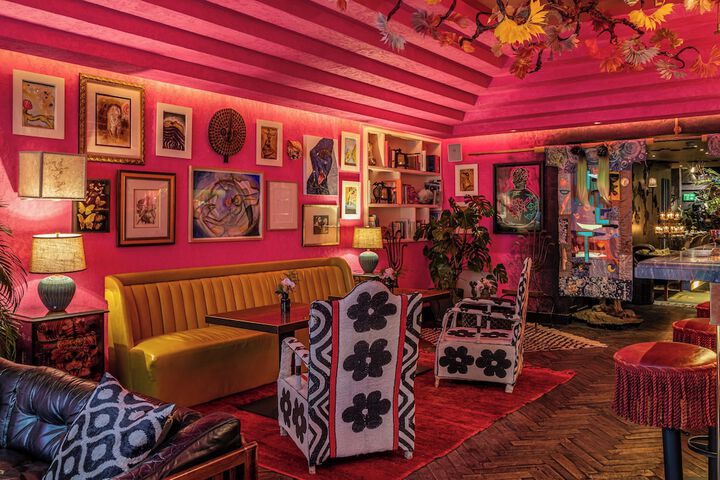 Lounge 60 of 77