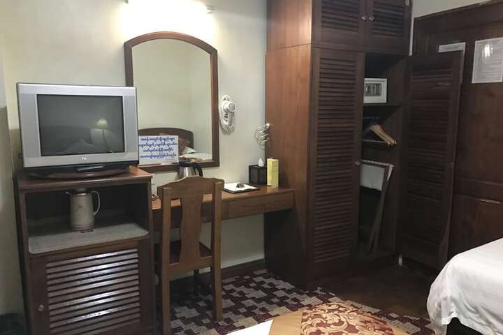 Room 21 of 38
