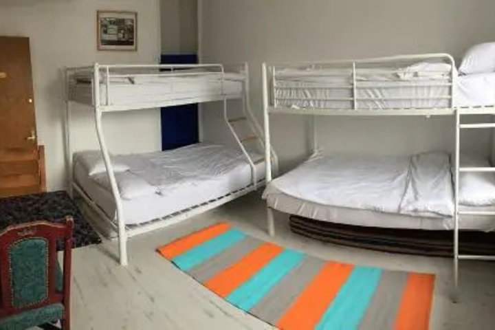 Room 2 of 4