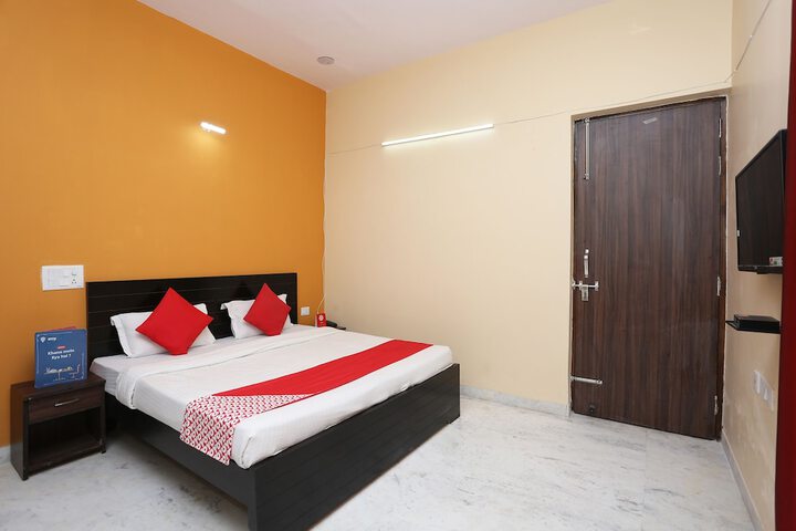 Room 4 of 15