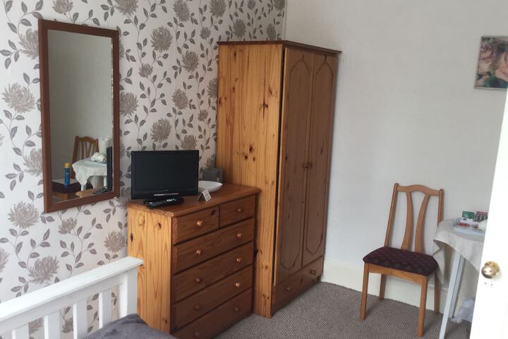 Room 14 of 32