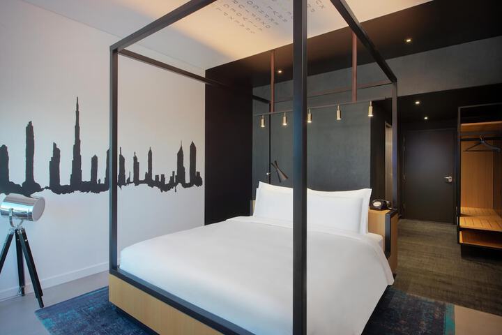 Room 25 of 74