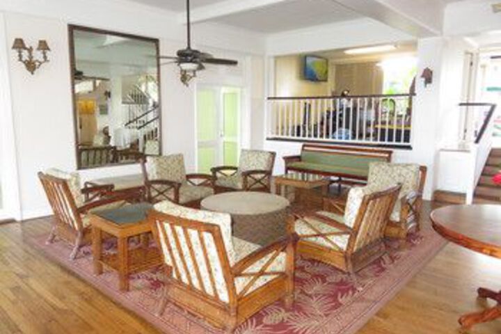 Lounge 204 of 268