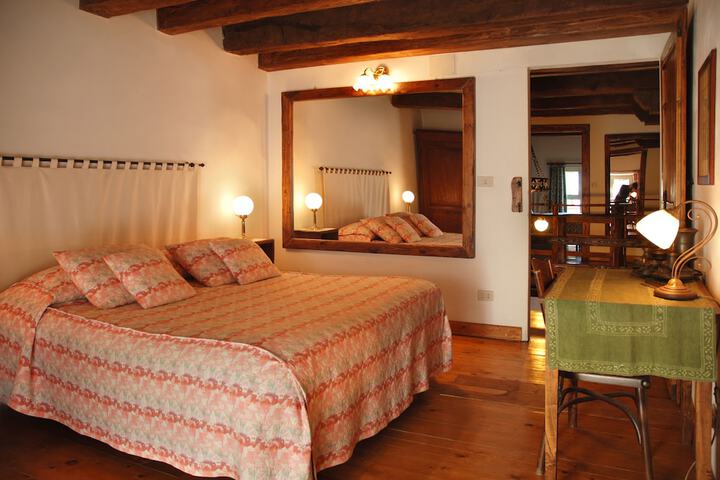 Room 2 of 11