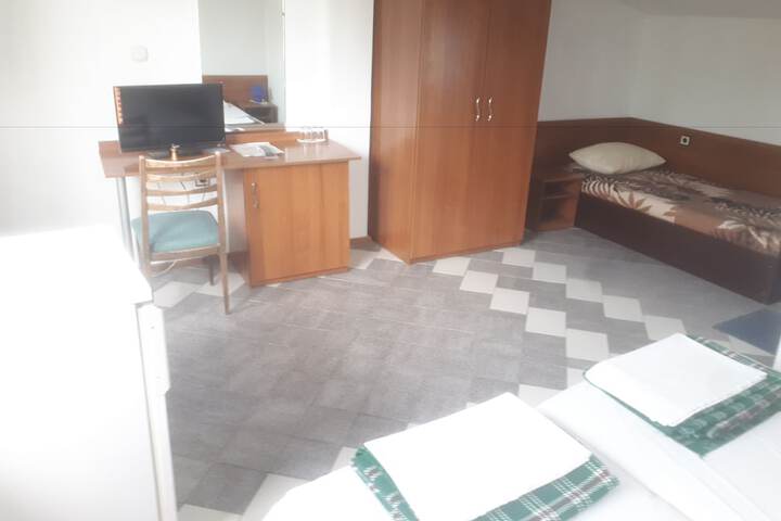 Room 11 of 11