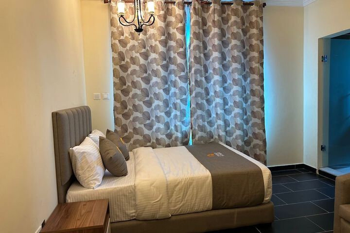 Room 12 of 16