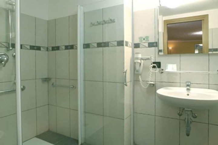Room 15 of 46