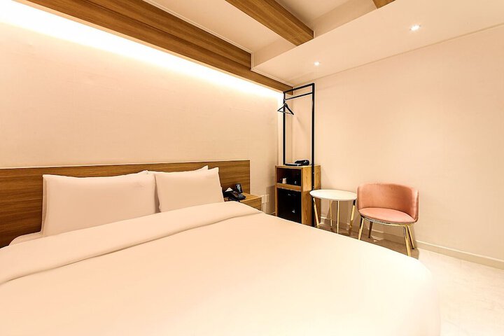 Room 28 of 36