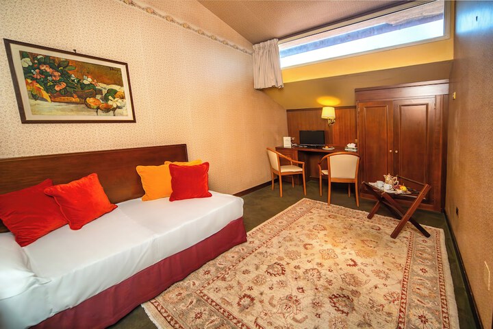 Room 13 of 29