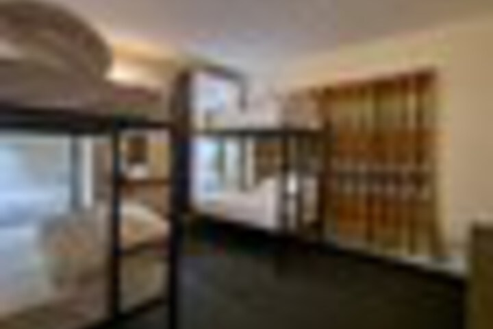 Room 17 of 33