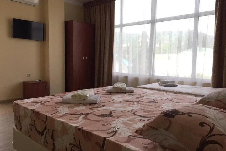 Room 5 of 11