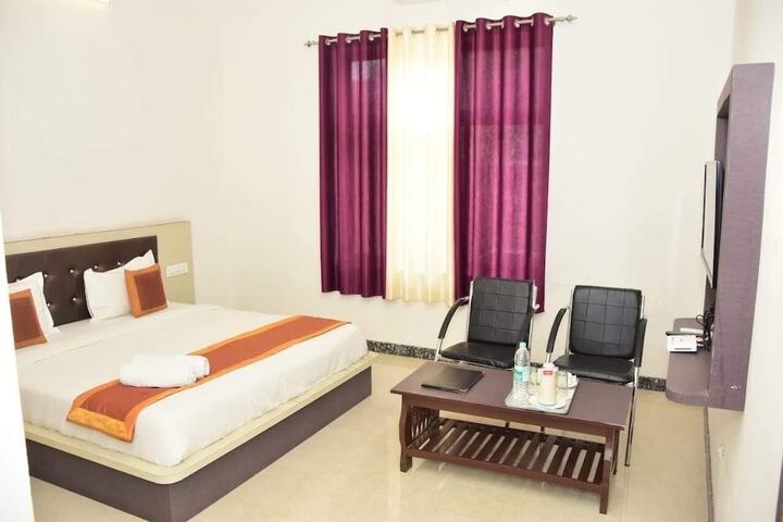 Room 5 of 13