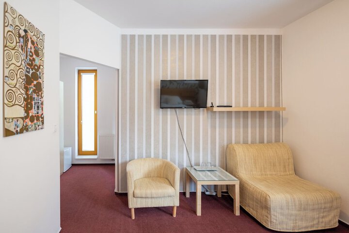 Room 53 of 140