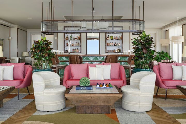 Lounge 120 of 163