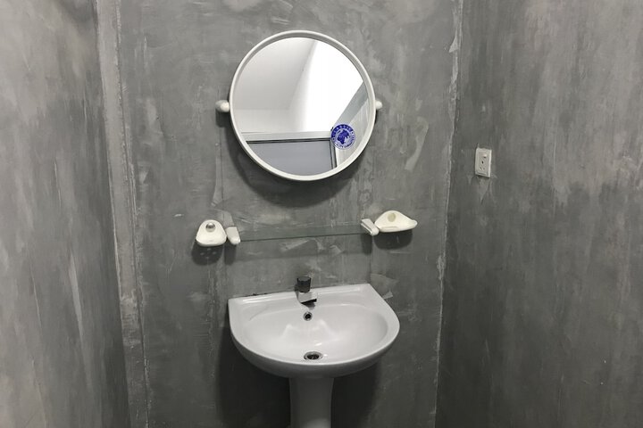 Room 9 of 28