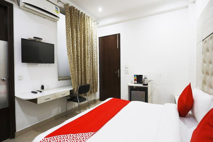 Room 16 of 30