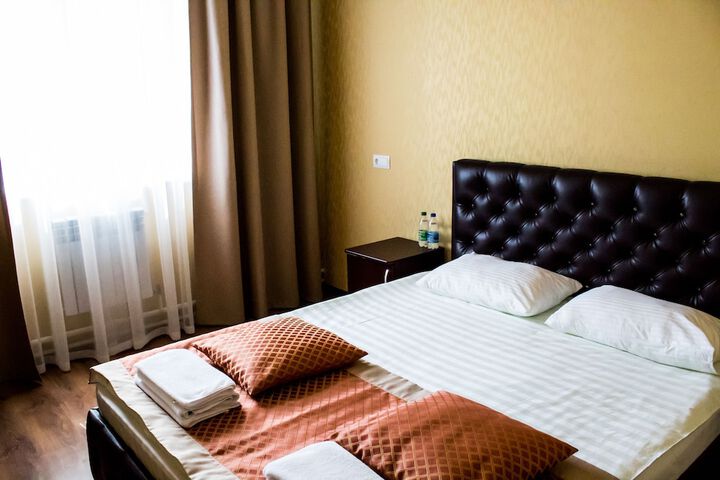 Room 10 of 28