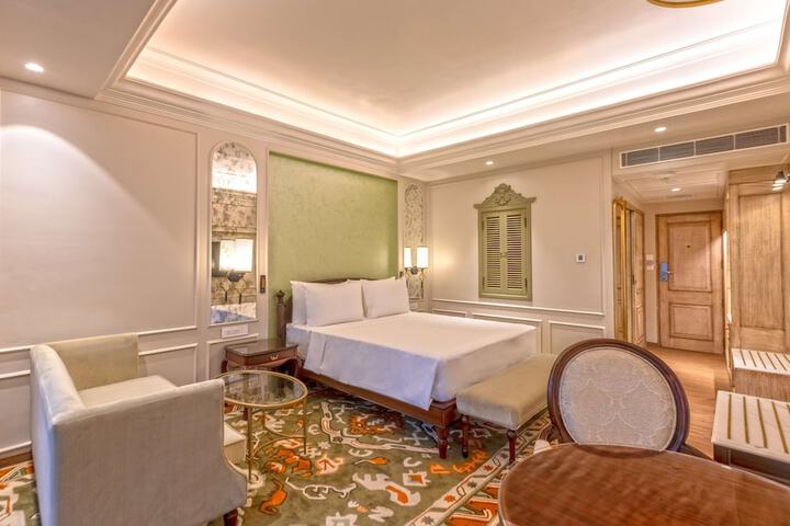 Room 16 of 76
