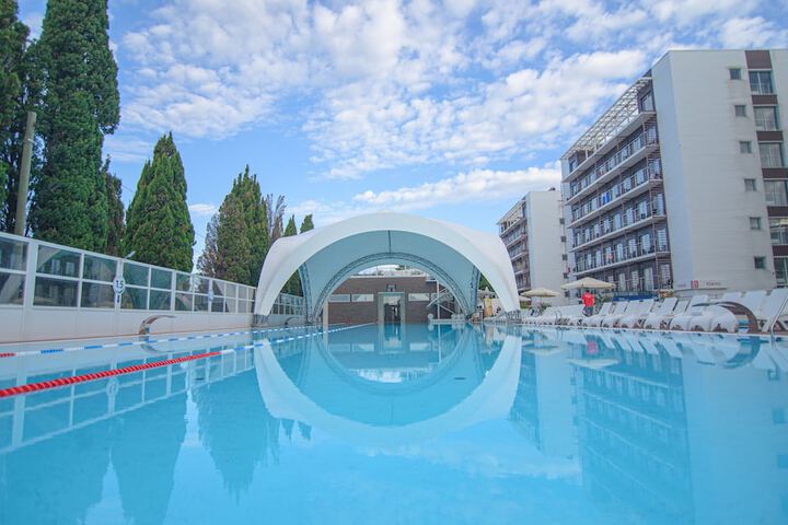Pools & Facilities