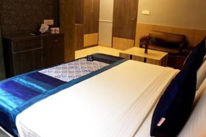 Room 12 of 28