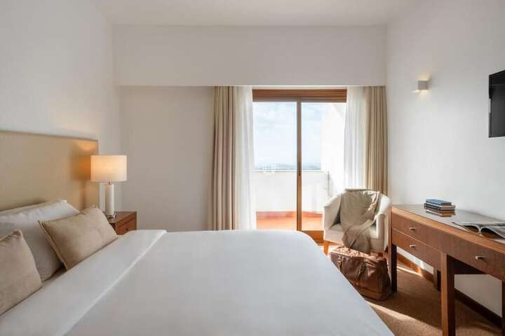 Room 10 of 67