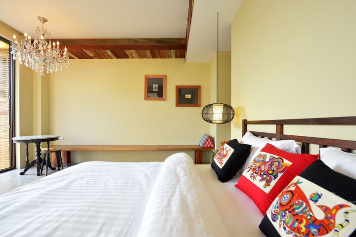 Room 5 of 68