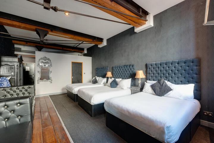 Room 46 of 106