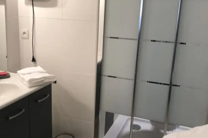 Room 5 of 12