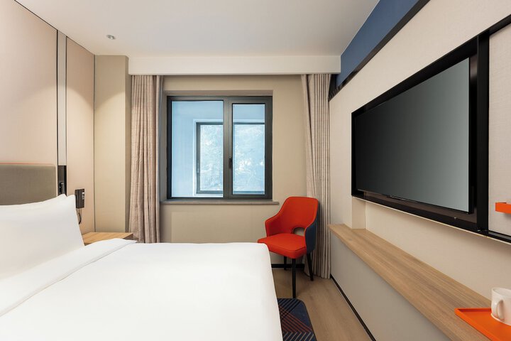 Room 14 of 50