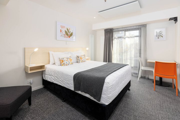 Room 8 of 99