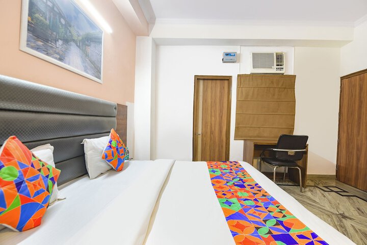Room 15 of 28