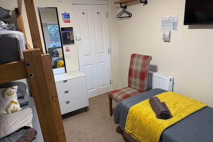Room 5 of 89