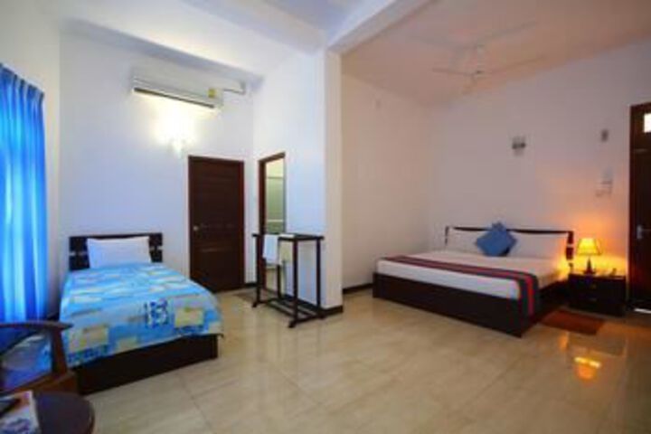 Room 4 of 10