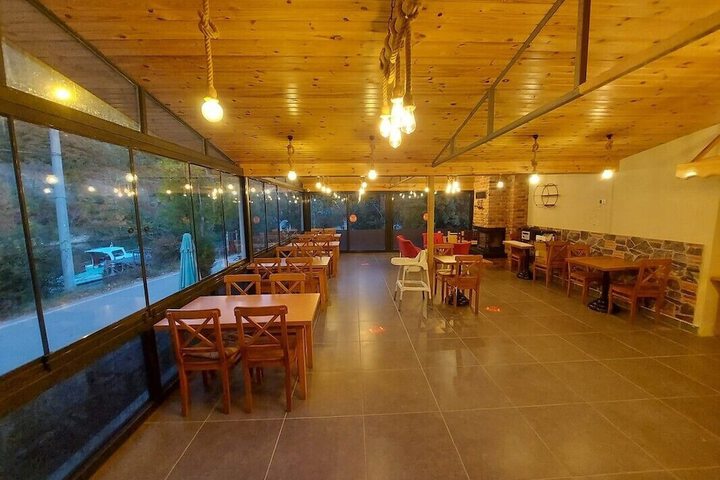 Dining 11 of 13