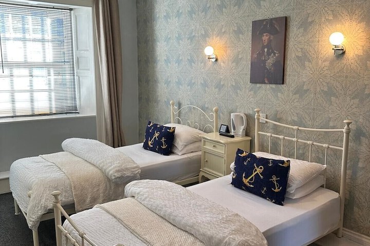 Room 2 of 21