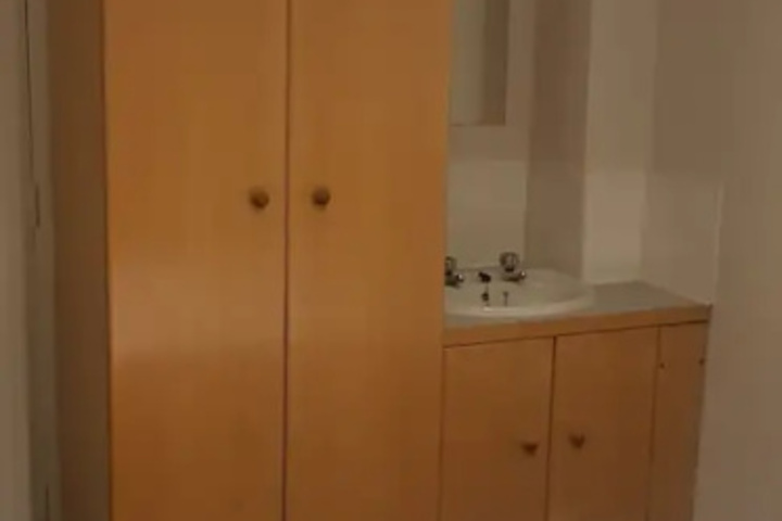 Room 5 of 9